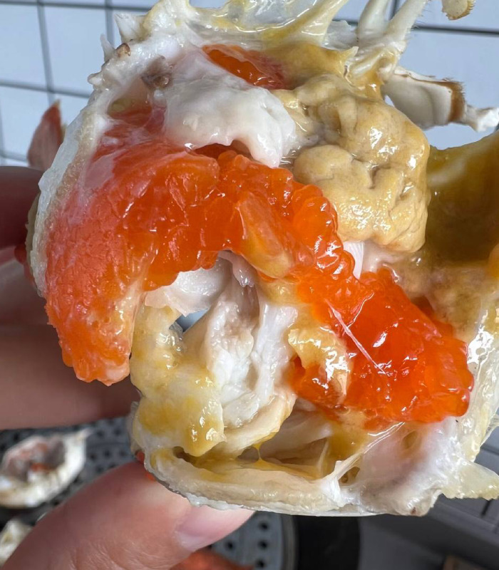 Superior Jumbo Swimming Crab: Bursting with Rich, Creamy Roe and Tomalley - Image 2